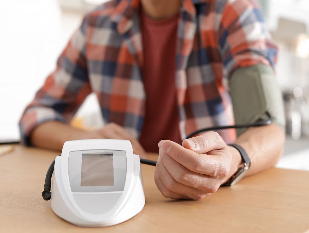 man checking blood pressure bp at home: © New Africa - stock.adobe.com