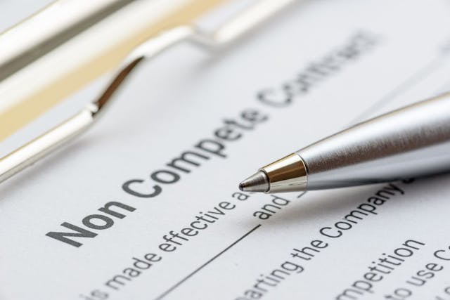 noncompete agreement: © William W. Potter - stock.adobe.com