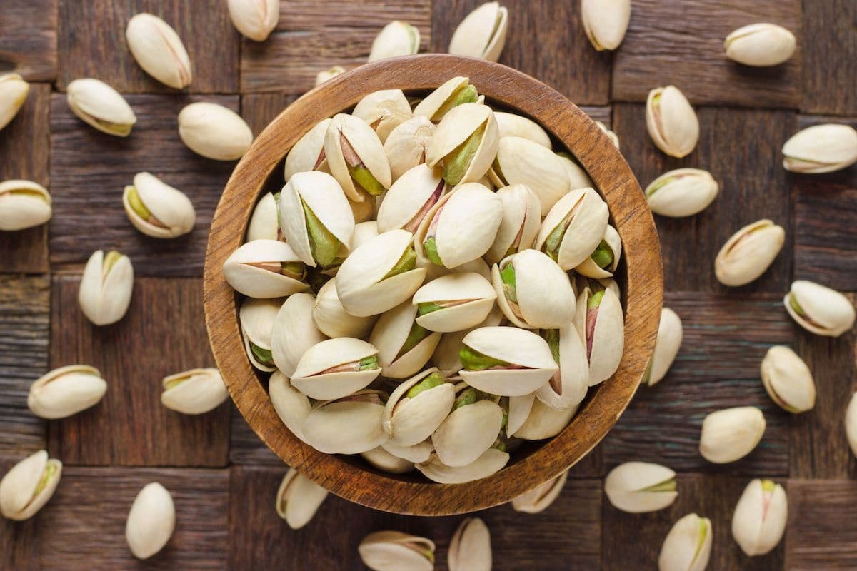 pistachios in a bowl: © dmitr1ch - stock.adobe.com