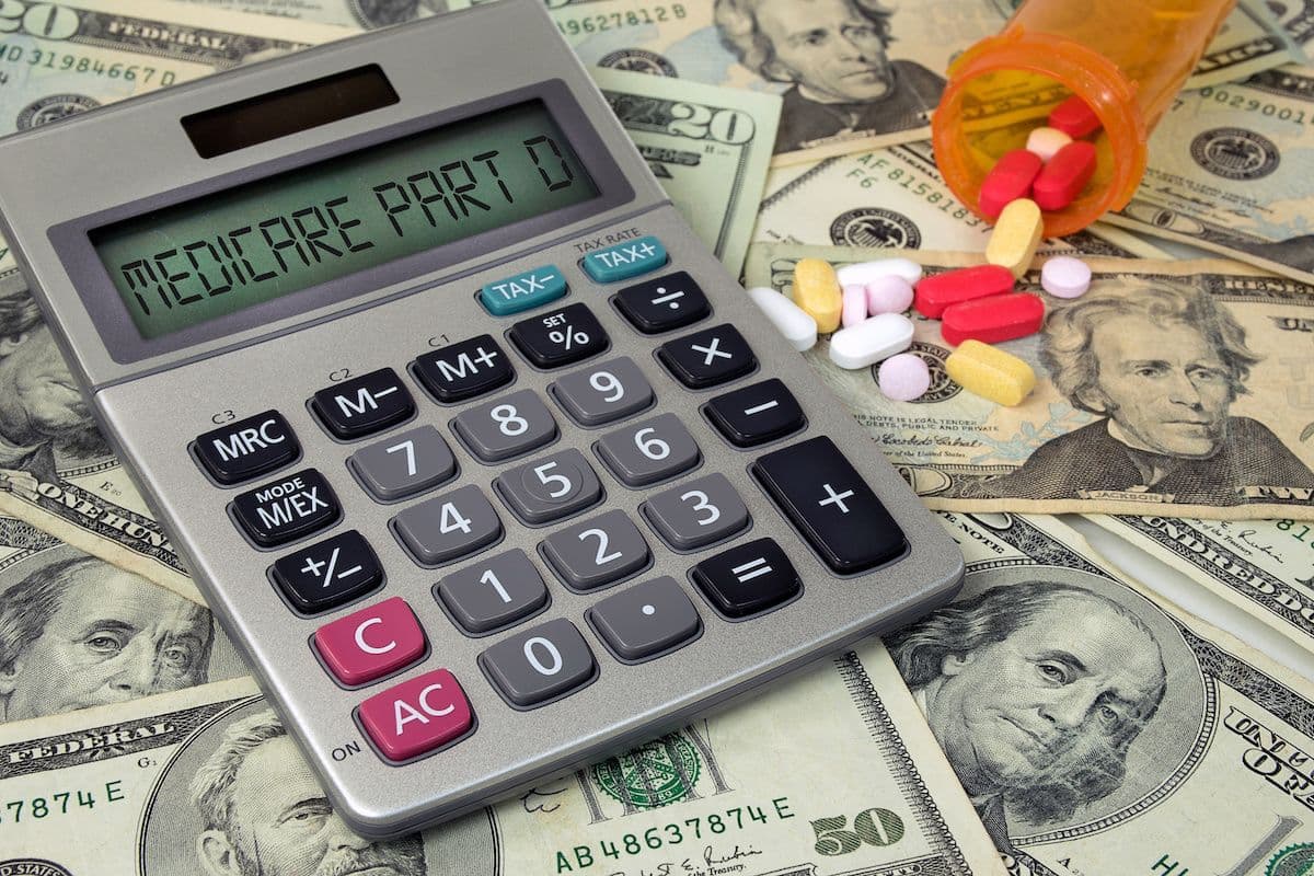 medicare part d calculator pills bills: © driftwood - stock.adobe.com