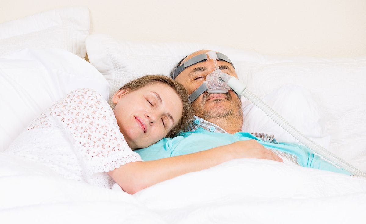 sleep apnea woman man cpap machine: © pathdoc - stock.adobe.com